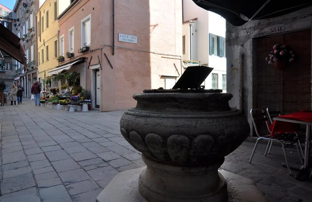 Cozy Apartment Near Rialto Bridge/ St.Mark Square-1